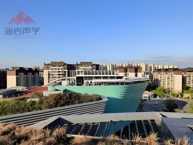 遂寧宋瓷文化公園某區域屋面螺桿式風冷熱泵機組隔音罩